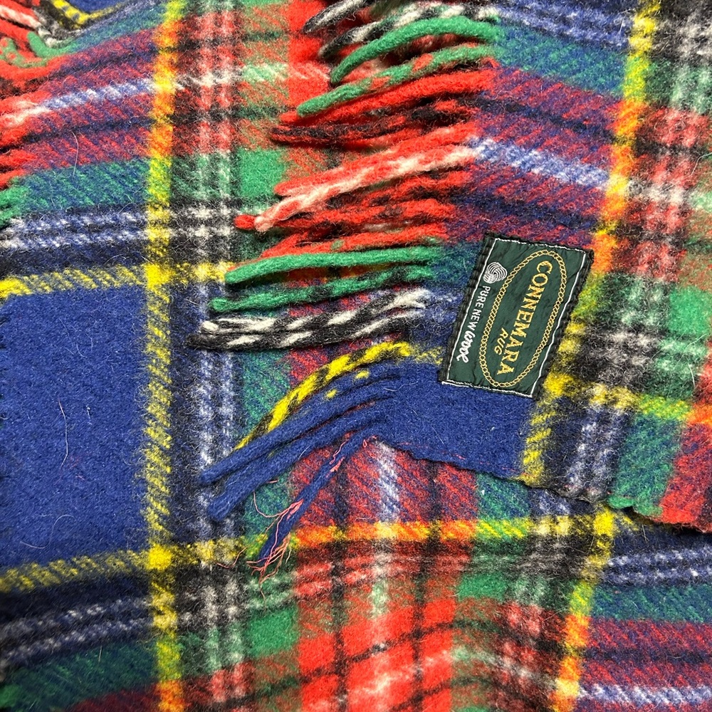 Vintage Connemara Rug
100% Wool Blanket with Fringe - Picture 10 of 12
